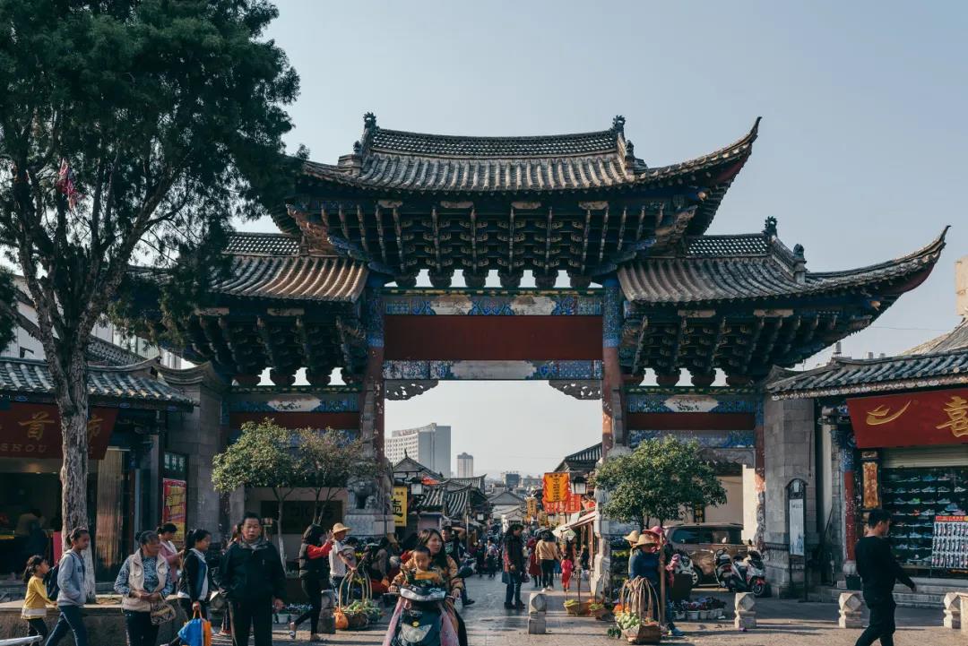 住民国私家庭院，坐复古小火车，逛宝藏村落这周末我们去建水可好