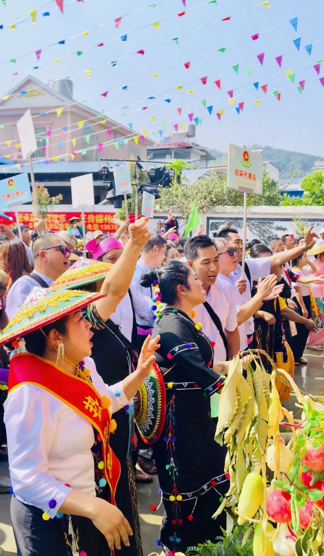 有一种叫云南的生活丨在瑞丽德昂族村寨过泼水节 快乐直接拉满 水花里都是乡情！